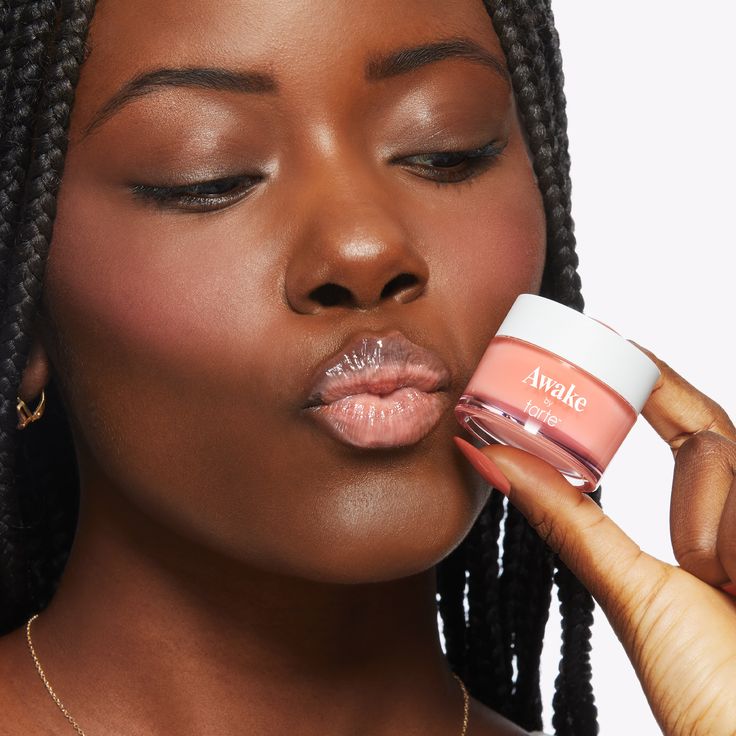 The pout that keeps selling out! This 12-hr hydrating lip treatment mask makes lips softer & smoochable overnight. Lip Balm Aesthetic, Lip Routine, Dehydrated Lips, Tarte Lip, Eyeliner Techniques, Best Makeup Remover, Lip Therapy, Lip Care Routine, Dry Winter Skin