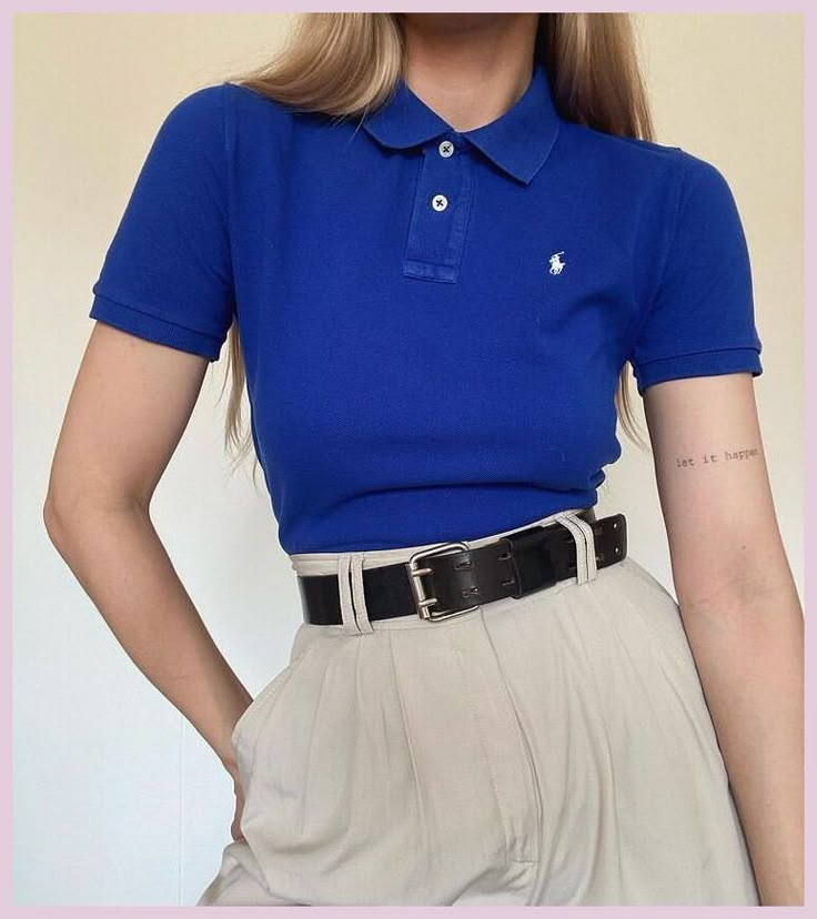 Polo Outfits For Women Work, Lacoste Outfit Street Styles, Work Polo Outfit, Polo Woman Outfit, Lacoste Shirt Women Outfit, Styling A Polo Shirt Women, Fitted Polo Shirt Outfit Women's, Blue Polo Outfit Woman, Ralph Lauren Polo Outfits