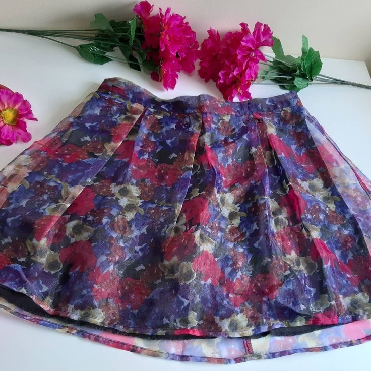 New With Tag Beautiful Flower Skirt.Modern, Chic, Fashion And Beautiful Hight Waisted Skirt.Teen Vogue For Mstylelab, Only At Macy's. Flower Print. Size Small. 100%Polyester. Chic Floral Mini Skirt, Trendy Floral Print Tiered Mini Skirt, Trendy Tiered Floral Mini Skirt, Chic Multicolor Floral Print Mini Skirt, Floral Print Stretch Mini Skirt For Spring, Stretch Floral Print Mini Skirt For Spring, Chic Flared Mini Skirt With Floral Print, Spring Floral Print Stretch Mini Skirt, Relaxed Floral Print Mini Skirt