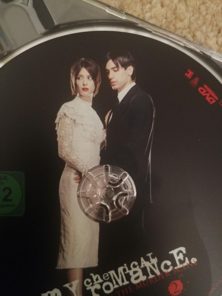 the dvd cover for happy romance is shown on top of a cd case with an image of two people standing next to each other