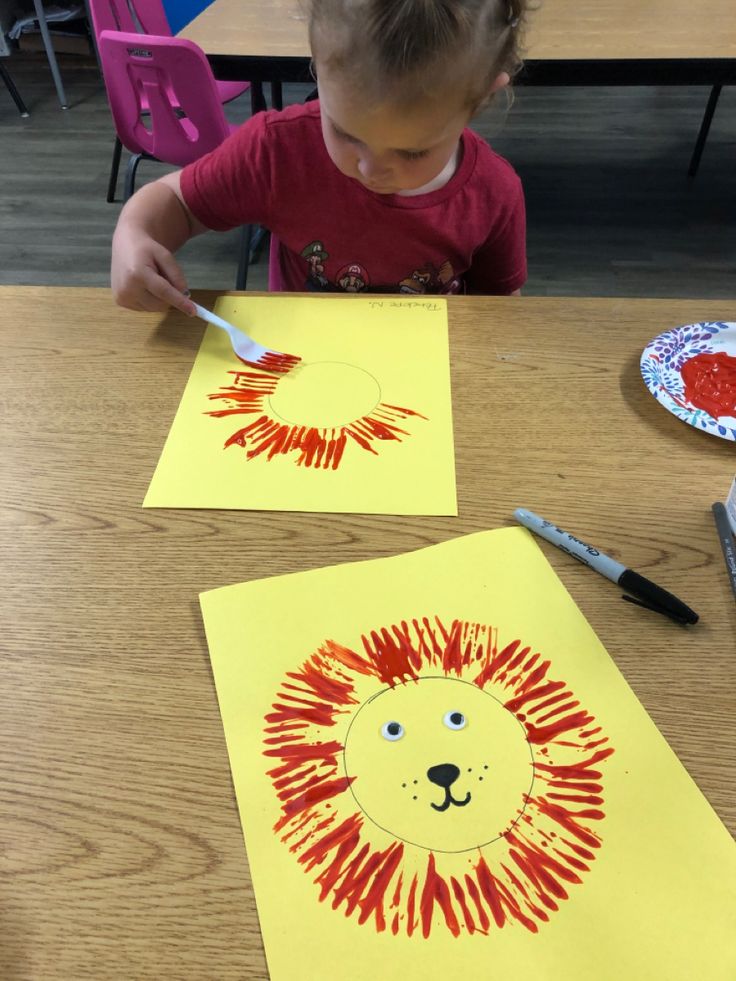 Zoo Crafts, Toddler Art Projects, Kindergarden Activities, Nursery Activities, Montessori Toddler Activities, Toddler Arts And Crafts, Preschool Arts And Crafts, Daycare Activities, Preschool Art Activities