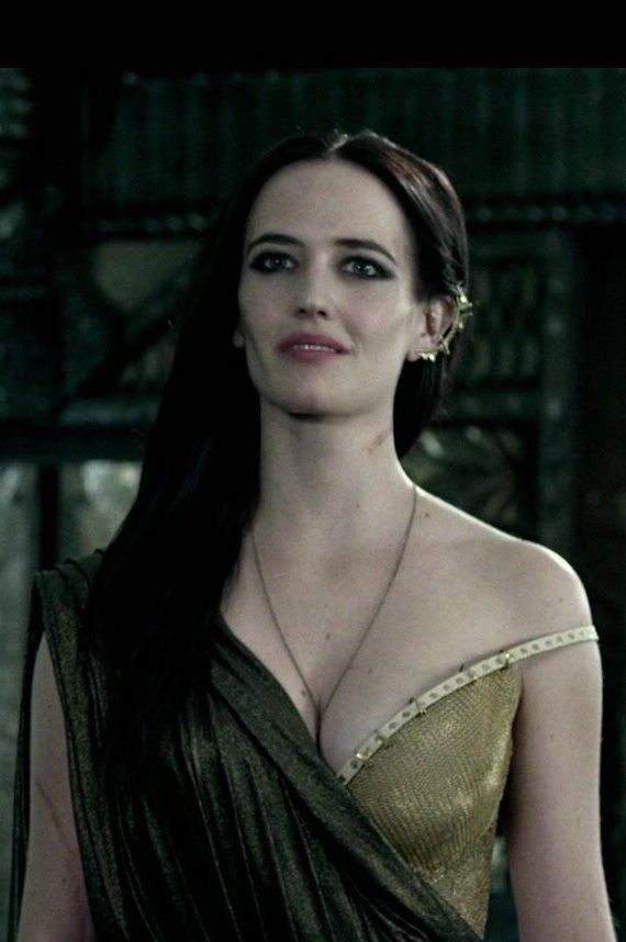 a woman with long hair wearing a gold dress and diamond earrings in the movie game of thrones