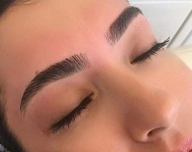 No Arch Eyebrows, Eyebrow Shaping And Tint, Round Eyebrows Shape, Round Eyebrows, Mircoblading Eyebrows, Eyebrows Goals, Curved Eyebrows, Straight Eyebrows, Eyebrow Lift