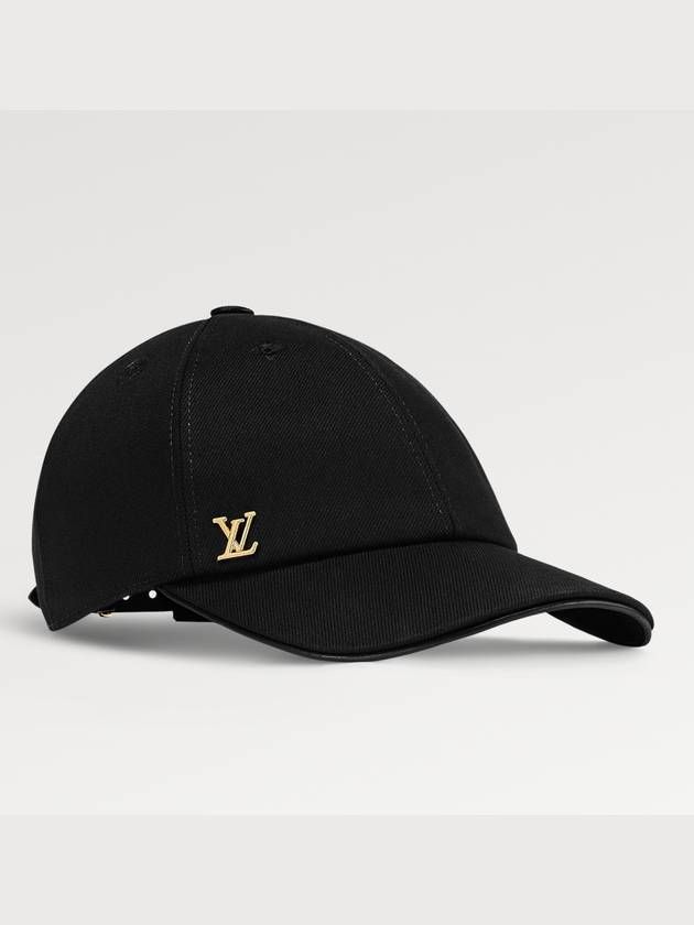 Gender: Women Brand: LOUIS VUITTON Product Name: LV Iconic Cap Black Ball Cap Women Bags Alora Code: 81530941 Origin: France Designer Style ID M7050L Louis Vuitton Hat, Louis Vuitton Cap, Timeless Handbag, Ball Cap, Luxe Fashion, Bags Designer Fashion, Exclusive Bag, Exclusive Designs, Women Brands