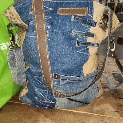 Upcycled Canvas Tote Messenger Shoulder Bag - Etsy Clothes Sewing Ideas, Denim Bag Patterns, Jeans Crafts, Blue Jeans Crafts, Denim Purse, Denim Bags, Jean Crafts, Laptop Tote, Travel Tote Bag