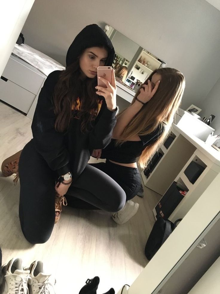 Friend Tumblr, Best Friend Outfits, Sister Photos, Best Friend Photoshoot, Best Friend Photos, Cute Friend Pictures, Cities In Europe, Bff Goals, Bff Pictures