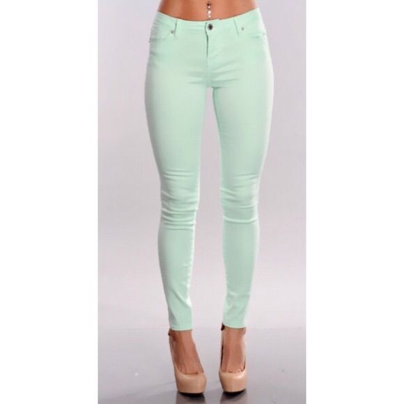 Abercrombie And Fitch Mint Green Pants Size 28 6 Chic Green Mid-rise Jeans, Chic Mid-rise Green Jeans, Green Jeans For Spring, Chic Stretch Green Jeans, Chic Green Mid-rise Pants, Fitted Jeans For Spring, Fitted Jeans Trousers For Spring, Fitted Green Bottoms For Spring, Fitted High Rise Pants For Spring