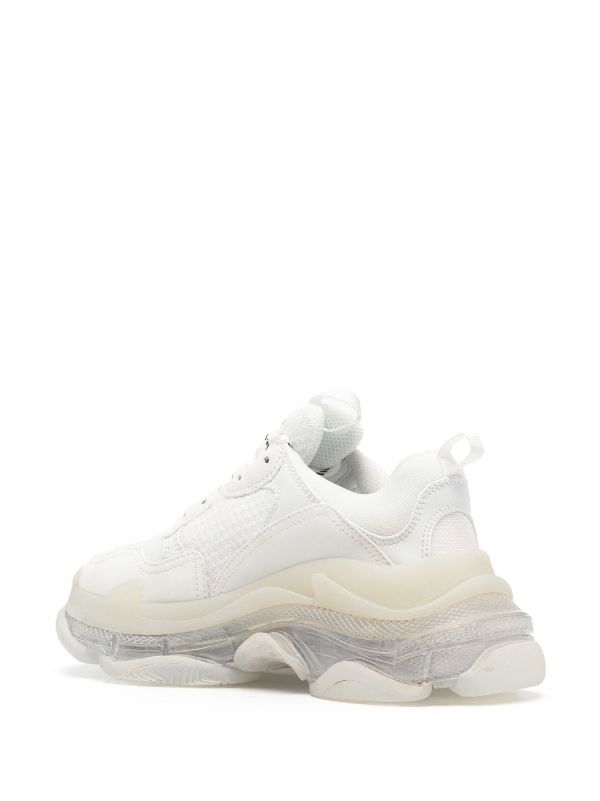 Balenciaga Triple S low-top Sneakers - Farfetch Farfetch Sneakers, Chanel 2, Balenciaga Shoes, Balenciaga Triple S, Iconic Bags, Ballet Pumps, Demi Fine Jewelry, Boot Pumps, Summer Beach Wear