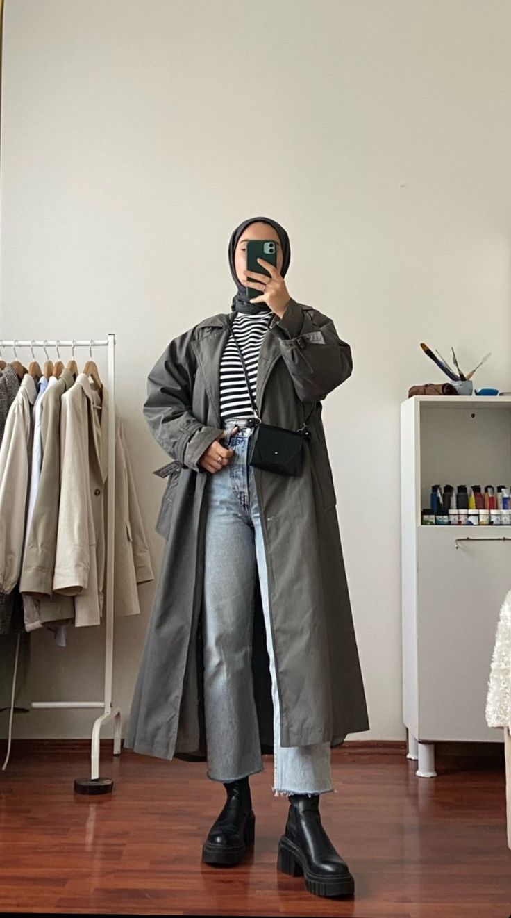 Grey Trench Coat Outfit, Styling Hijab, Winter Modest Outfits, Hijabi Fashion Summer, Trenchcoat Outfit, Trenchcoat Style, Preppy Chic Outfits, Modest Winter Outfits, Trench Coat Outfit