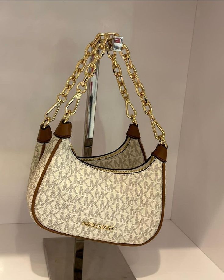 Mk Bag Aesthetic, Michael Kors Handbags Aesthetic, Michael Kors Bag Outfit, Michael Kors Mini Bag, Mk Shoulder Bag, Classy Purses, Expensive Bag, Trendy Purses, My Style Bags