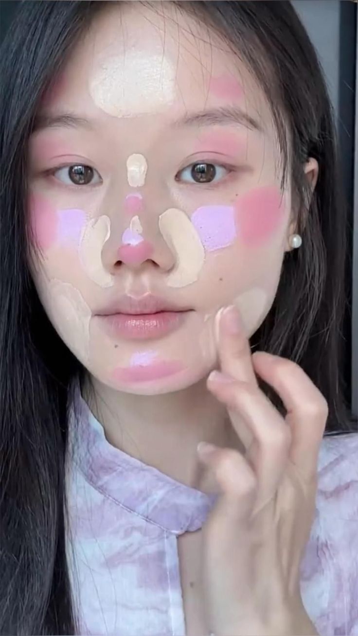 blush hack Purple Blush Douyin, Viral Blush Hack, Blush Tricks And Tutorials, Viral Makeup Looks, Different Blush Placement, Douyin Makeup Tutorial Aegyosal, Chinese Style Makeup, Blush Placement Korean, Pink Blush Makeup Looks