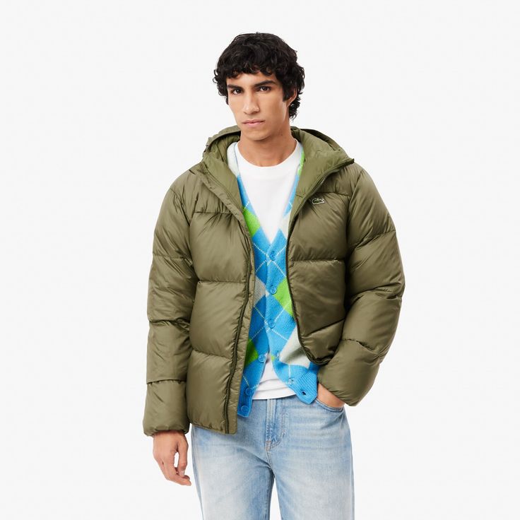 Protect yourself from the cold in style with this Lacoste down jacket. Made from recycled materials, it provides optimal warmth with its duck down filling. A must-have in your wardrobe to face winter with elegance. Fall Puffer Jacket With Detachable Hood And Duck Down, Fall Duck Down Puffer Jacket With Detachable Hood, Fall Down Puffer Parka, Hooded Duck Down Puffer Jacket For Fall, Winter Down Puffer Jacket With Detachable Hood, Casual Duck Down Puffer Parka, Hooded Duck Down Puffer Jacket For Spring, Hooded Duck Down Quilted Jacket For Fall, Insulated Duck Down Outerwear For Fall