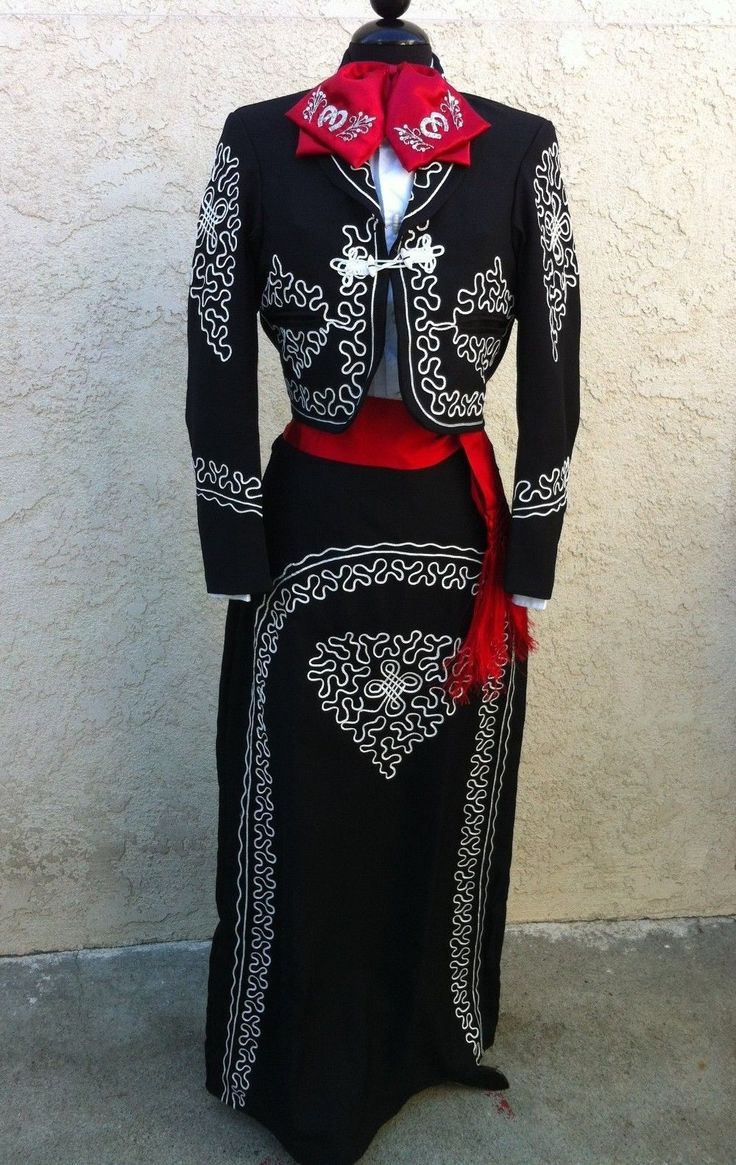 charra mexicana, traje tipico del Estado de Jalisco, Mexico ... Mariachi Costume, Mariachi Outfit, Mariachi Suit, Charro Outfit, Charro Suit, Vestido Charro, Mexican Quinceanera Dresses, Traditional Mexican Dress, Mexican Fashion