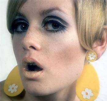 Daisy and Paisley 60s Earrings Twiggy 1960s, Twiggy Lawson, 60s Twiggy, 1960s Makeup, 1960s Earrings, 1960s Looks, 60s Earrings, Colleen Corby, Twiggy Fashion