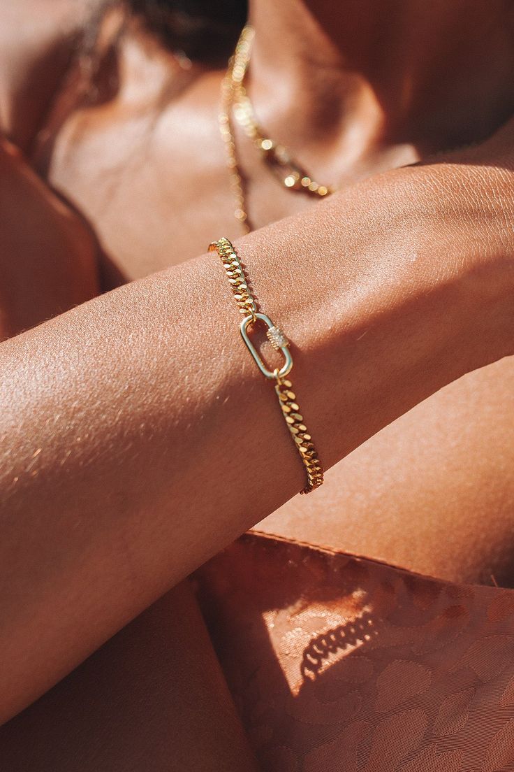 A fun metropolitan twist on the hardware trend! Our Midtown bracelet features a delicate carabiner charm on an elegant curb chain. Wear it alone as a minimalistic statement piece or layer it with one of our crystal chain bracelets for some color