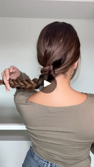 Braid Hack, Simple Updo, Hair Hacks, Easy Hairstyles, Girl Hairstyles, Braided Hairstyles, Hair Makeup, Wigs, Braids