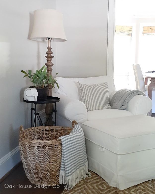 a living room filled with furniture and a lamp