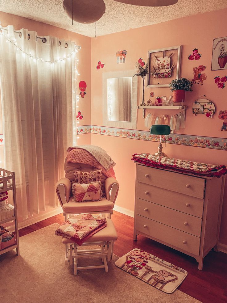 a baby's room is decorated in pink and red