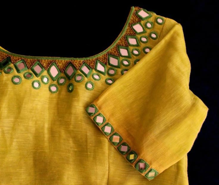 Choli Ideas, Neck Design Ideas, Mirror Work Kurti Design, Mirror Blouse Design, Neck Design For Kurti, Design For Kurti, Embroidery Mirror Work, Blouse Maggam Work, Mirror Work Blouse Design