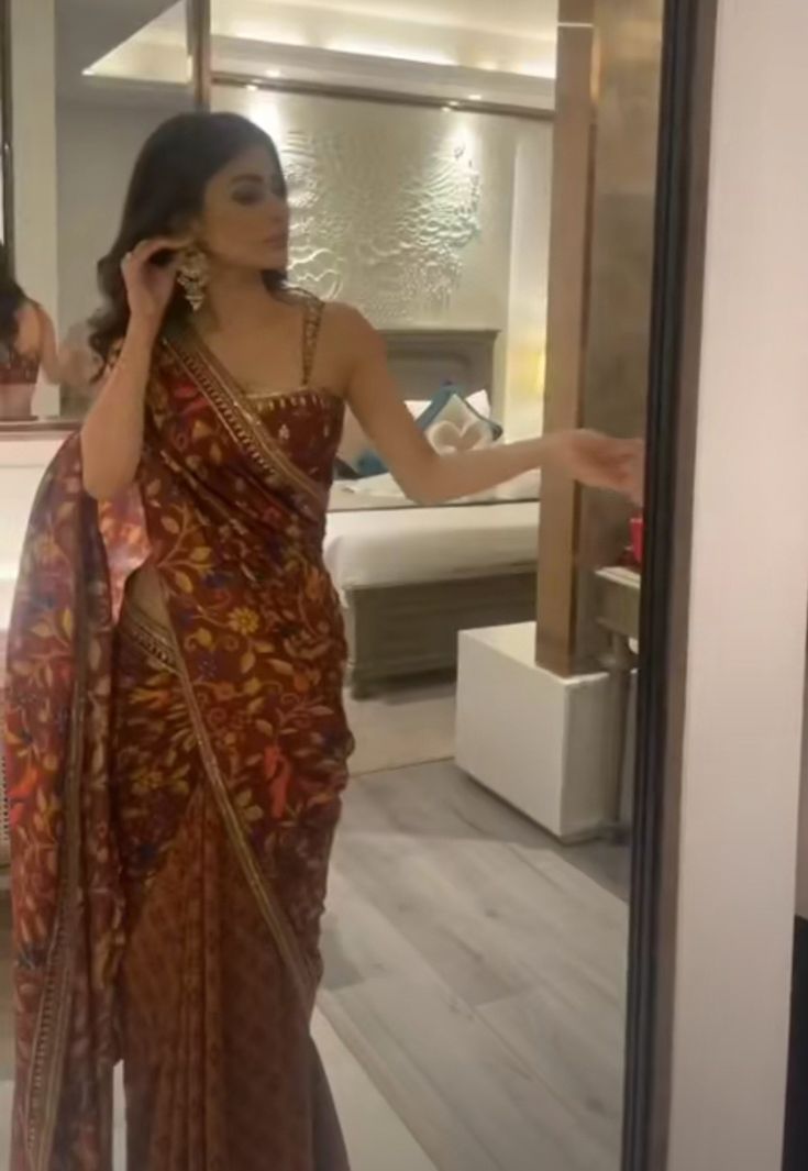 Sari Aesthetic Soft, Modern Indian Outfits Aesthetic, Saree Styles Casual, Tamil Wedding Guest Outfit, India Sari Dress, Marriage Guest Outfit Indian, Indian Tv Serial Actress In Saree, Indian Sari Aesthetic, Tamil Saree Look