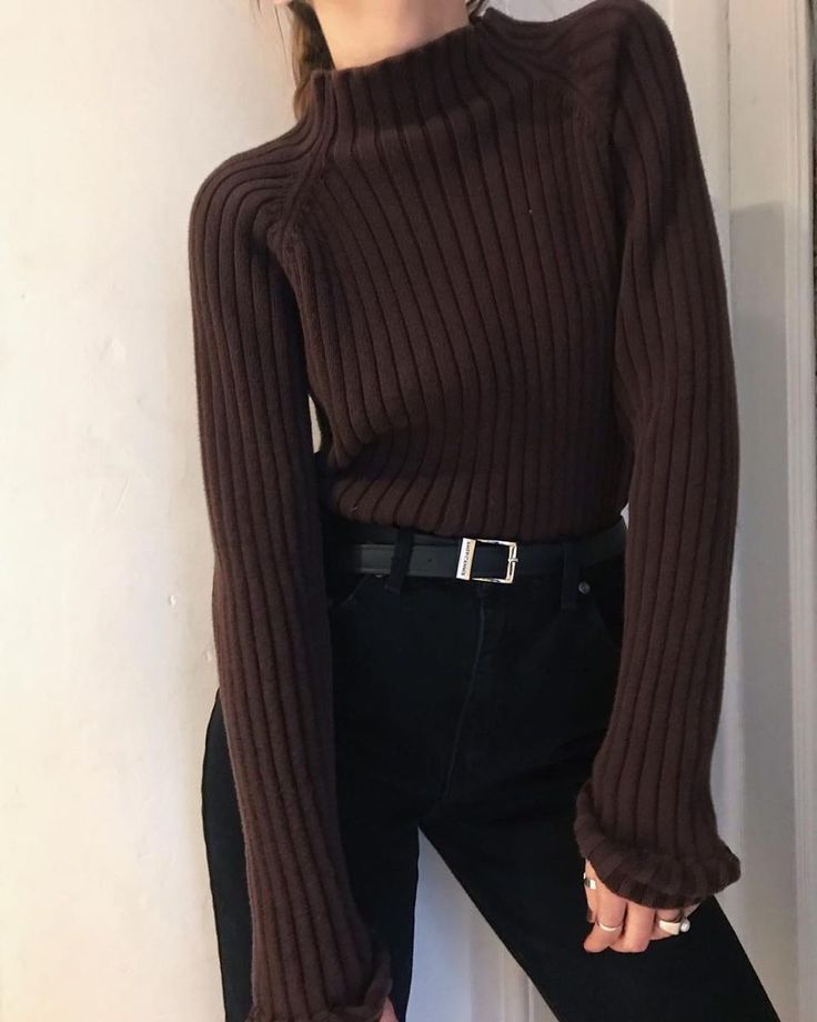 Dark Brown Turtleneck Outfit, Winter Turtleneck Outfits, Brown Turtleneck Outfit, Turtle Neck Outfit Women, High Neck Outfit, House Fits, Turtleneck Outfits, Outfit Modest, Neon Girl