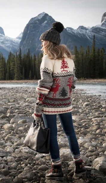 Style Icons Inspiration, Handknit Design, Look Winter, Cowichan Sweater, Mode Casual, Cold Weather Outfits, Varanasi, Hiking Outfit, Winter Looks