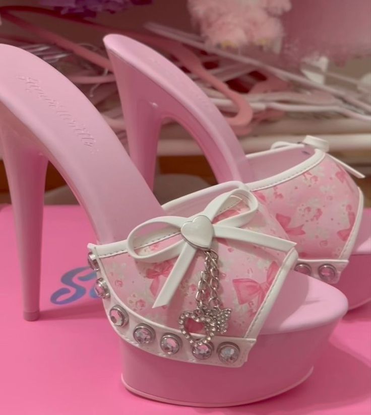 Mode Harajuku, Pretty Heels, Pretty Pink Princess, Dr Shoes, Cute Shoes Heels, Kawaii Shoes, Fancy Shoes, Cute Heels, Pink Girly Things