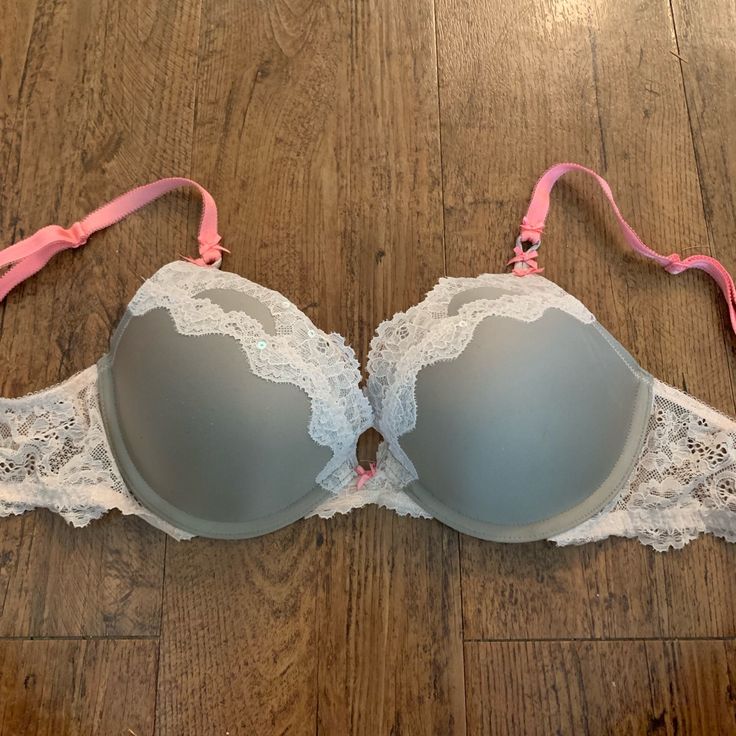 Never Worn! 32 D! Victoria's Secret Gray Bra, Fitted Silver Bra, Silver Elegant Fitted Bra, Elegant Fitted Silver Bra, Elegant Fitted Gray Bra, Elegant Silver Underwire Bra, Bra Collection, Shoe Nails, 32d Bra