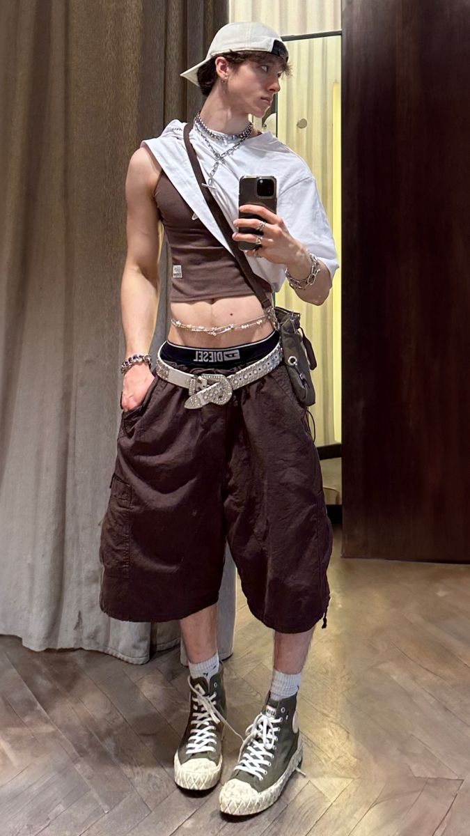 Peter Pan Kostüm, Marlon Noah, Korean Fashion Autumn, Summer Jorts, Brown Pants Outfit, Y2k Outfits Men, Big Pants, Loose Wide Leg Pants, Mens Shorts Outfits