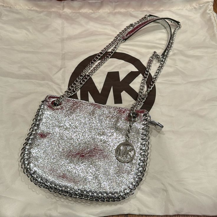 Michael Kors Authentic Chelsea Silver Bag. Can Be Worn As Going Out Bag, Crossbody Or Over The Shoulder. Sipper Pocket Inside . Brand New Worn Once Without Tags. Includes Dust Bag. Great Going Out Bag! Michael Kors Shopping Bags With Chain Strap, Trendy Michael Kors Bag With Chain Strap, Trendy Michael Kors Evening Bag, Michael Kors Silver Shoulder Bag With Branded Hardware, Michael Kors Bags With Silver-tone Hardware For Errands, Michael Kors Evening Bag With Silver-tone Hardware, Michael Kors Bags With Silver-tone Hardware, Michael Kors Silver Shoulder Bag For Evening, Michael Kors Silver Rectangular Shoulder Bag