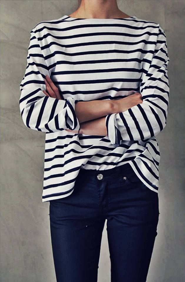 stripes + denim = <3 Brunette Style, Chic Minimalista, Casual Weekend Outfit, Basic Wardrobe, Street Style 2017, Bohol, Cooler Look, 가을 패션, Inspiration Mode