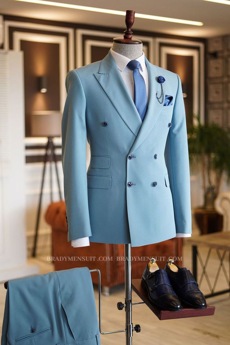 Looking for the best collection of Lambert Sky Blue Pointed Lapel Double Breasted Custom Prom Mens Suit with affordable price? Shop Pool Peaked Lapel men's blazers at BradyMensuit with free shipping available. Stylish Mens Suits Wedding, Sky Blue Suit Men, Classy Suits Men, Double Breasted Suit Men, Prom Men, Prom For Guys, Light Blue Suit, Prom Suits For Men, Blue Suit Men