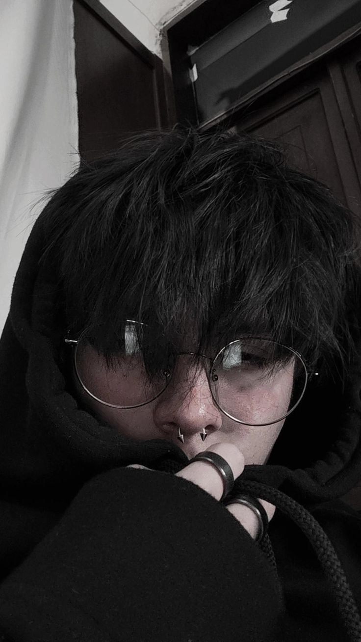 Muka Lelaki, Cute Emo, Emo Guys, Corte De Cabelo Masculino, Fluffy Hair, Emo Fashion, Short Hair Haircuts, Emo Boys