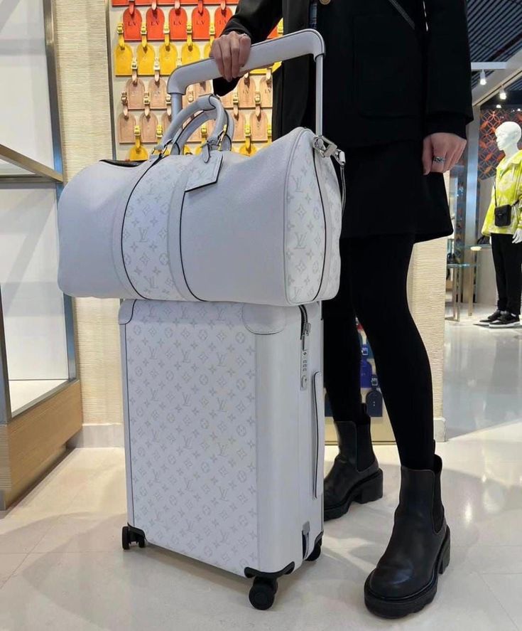 Lv Suitcase, Luxury Luggage Sets, Louis Vuitton Suitcase, Luxury Travel Bag, Bag Closet, Dope Jewelry Accessories, Luxury Luggage, Luxury Lifestyle Fashion, Classy Suits