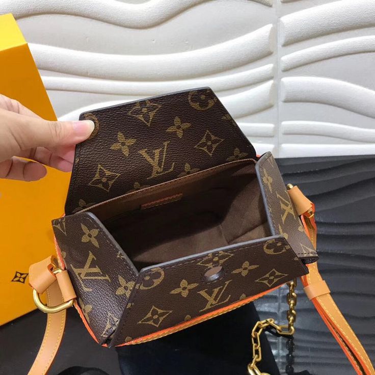 Size: 21.5cm*17cm*9.5cm It comes with Dust box, Care manual, Tag, and Paper bag. Top Collection, New Handbags, Caribbean Netherlands, Louis Vuitton Bag, Fashion Statement, Wellness Design, Paper Bag, Clutch Bag, Louis Vuitton