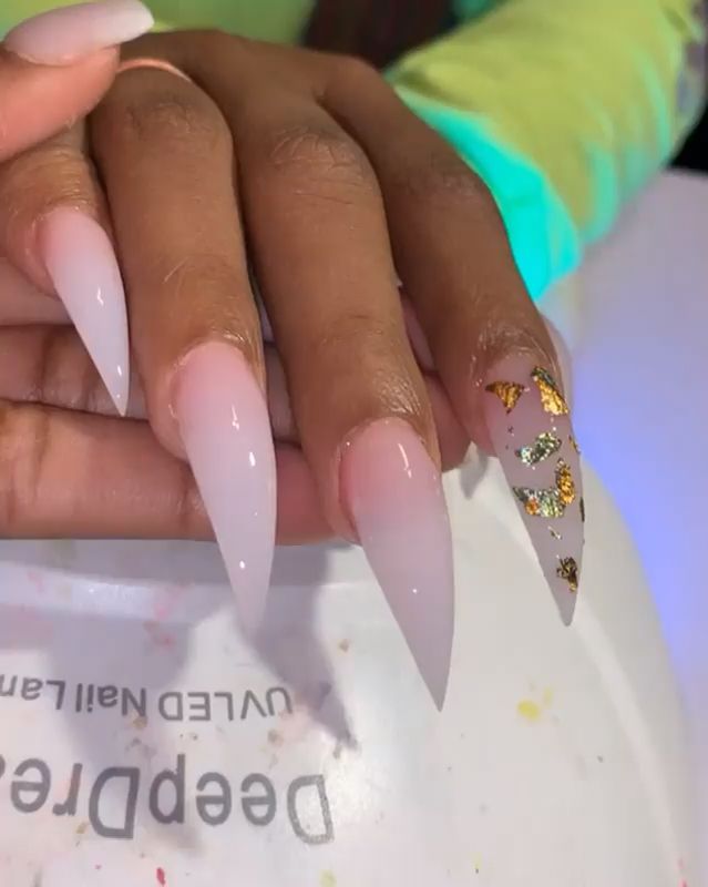 Stilleto Nails Curved, Plain Stilleto Acrylic Nails, Curved Stilletto Nails, Bubble Bath Stilleto Nails, Nails Stilleto Long, Short Nail Stilleto Ideas, Curved Stilleto Acrylic Nails, Medium Stilleto Nails Design, Curve Stiletto Nails