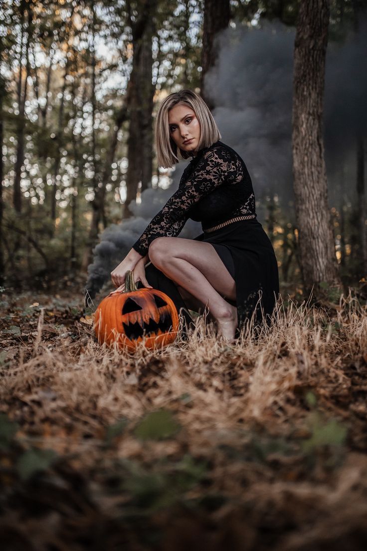 Black smoke bomb Pumpkinhead Photoshoot, Halloween Shot Ideas, Chic Halloween Costume, Spooky Shoot, Halloween Tights, Halloween Shoot, School Pics, Days Until Halloween, Halloween Photography