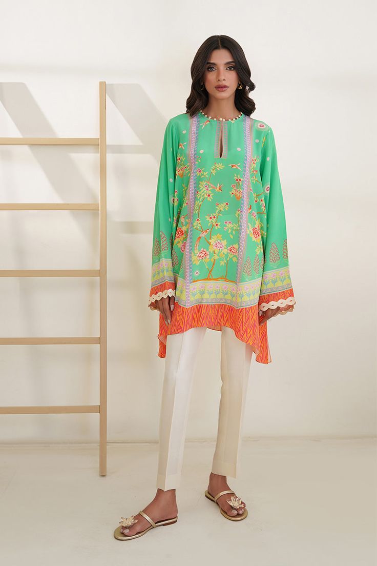 Eida Elegant Summer Tops With Printed Motifs, Green Tunic For Spring Daywear, Green Printed Blouse For Daywear, Green Tunic For Daywear, Green Digital Print Top For Summer, Spring Tunic Blouse With Printed Motifs, Elegant Long Sleeve Green Tunic, Green Floral Print Tunic Blouse, Green Long Sleeve Tunic For Spring