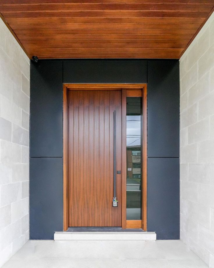 Arista makes a fantastic range of custom-made modern doors for every home style ✨ . 🚪| Single Door with Sidelight 🪵| Sapele Mahogany ✨|… | Instagram Tiny Front Door Entrance, Modern Wood Front Door, Foyer Design Ideas, Exterior Doors With Sidelights, Barn Exterior, Waterfall House, Japandi Interior Design, Modern Exterior Doors, Unique Bedroom Design