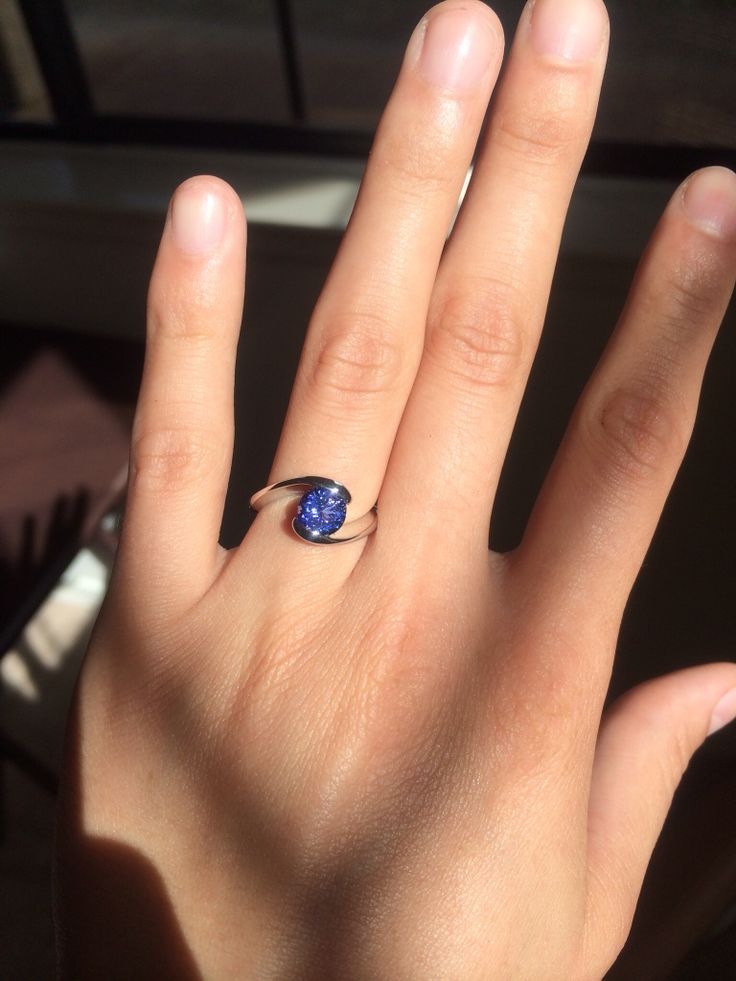 Blue purple tanzanite engagement ring December birthstone Neelam Stone Ring Design For Women, Blue Stone Ring Women, 2ct Emerald Engagement Ring, Rings For Boys, Blue Stone Rings, Engagement Ring Non Traditional, Gold Emerald Engagement Ring, Amethyst Earrings Gold, Purple Tanzanite