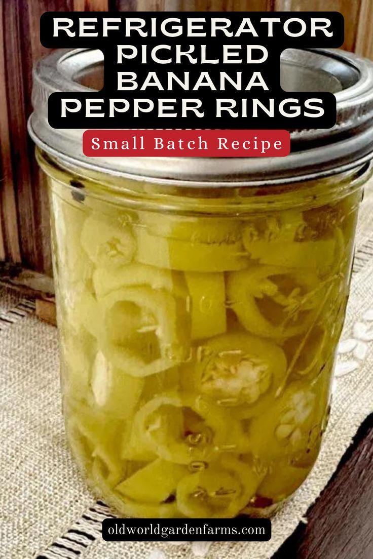 A jar of refrigerator pickled banana pepper rings. Pickle Banana Peppers Recipe, Pickled Pepper Recipe, Canning Banana Peppers, Banana Pepper Rings, Recipes With Banana Peppers, Hot Banana Peppers, Pepper Rings, Pickled Banana Peppers, Pickle Recipes Homemade