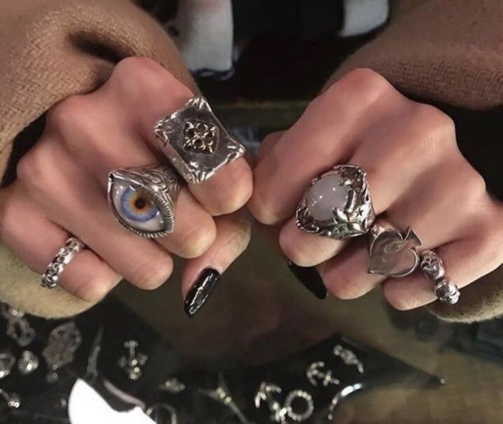 rings cool rings eye ring gemstone rings simple rings jade amethyst emerald grunge core grunge aesthetic Grunge Jewelry, 4 Tattoo, Edgy Jewelry, Indie Jewelry, Dope Jewelry, Estilo Punk, Funky Jewelry, Dream Jewelry, Jewelry Inspo