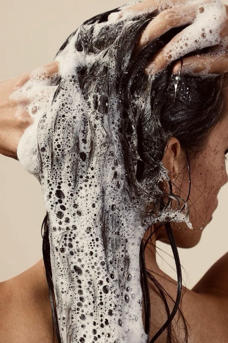 Washing Hair Aesthetic, Hair Care Aesthetic, Haircare Aesthetic, Hair Advertising, Hair Care Brands, Vogue Beauty, Healthy Lifestyle Inspiration, Washing Hair, Clean Girl