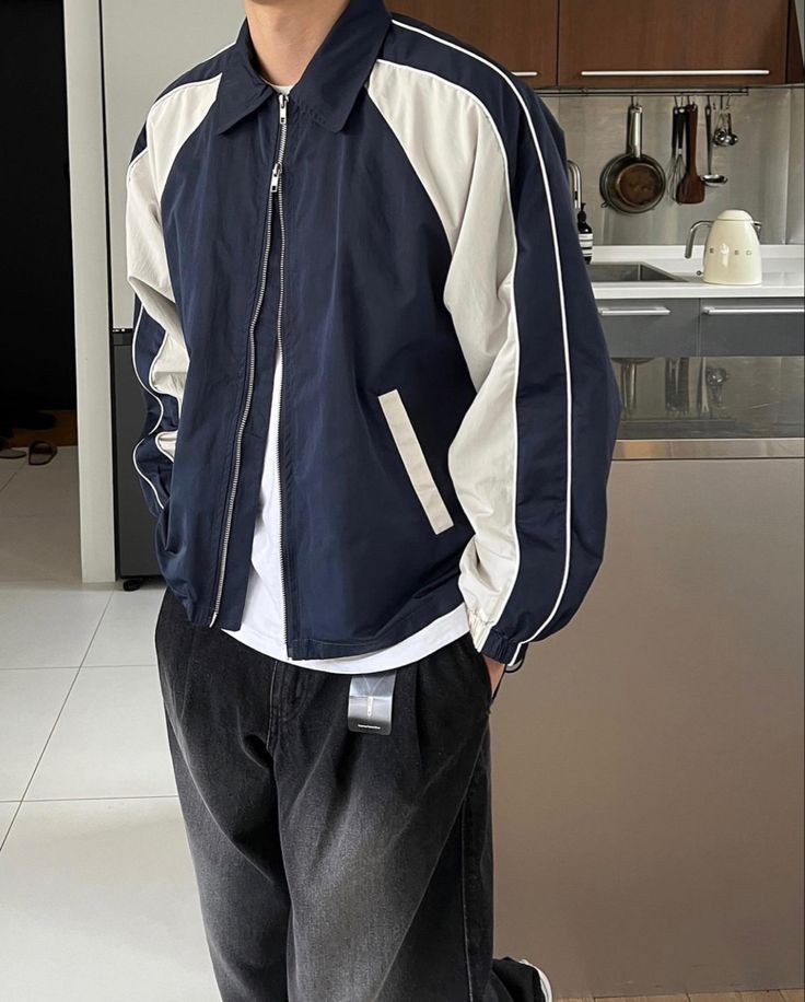 Aesthetic Looks For Men, Sporty Outfits Men Aesthetic, Male Comfortable Outfits, Male Sporty Outfits, Sporty Male Outfits, Korean Casual Outfits For Men, Japanese Casual Outfits Men, Sporty Guy Aesthetic, Acubi Boy Style