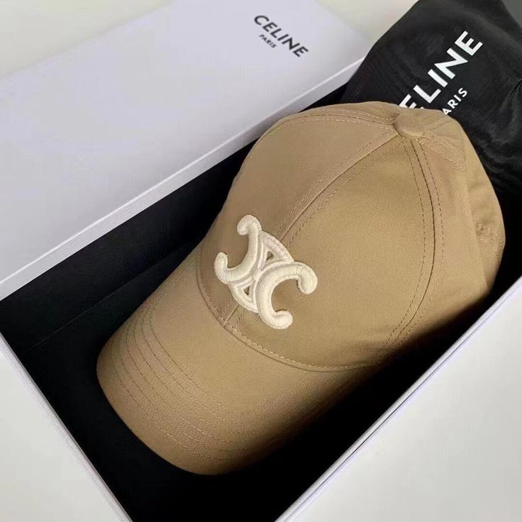 Daily update of different styles of hats.Contact me by WhatsApp is +8613266769705 #celine #celine#hat whatsapp Celine Hats, Celine Cap, Celine Hat, Ulzzang Beauty, Styling Women, Designer Caps, Beige Hat, Branded Caps, 2024 Outfits