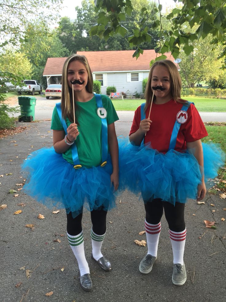 Twining Outfits Best Friends Twin Day, Twin Customes Ideas, Twin Day Spirit Week Friends Schools, Dymanic Duo Spirit Week, Twin Days Spirit Week, Homecoming Twin Day Outfits, Duo Book Week Costumes, Twin Dress Up Day At School, Twin Day Spirit Week Homecoming