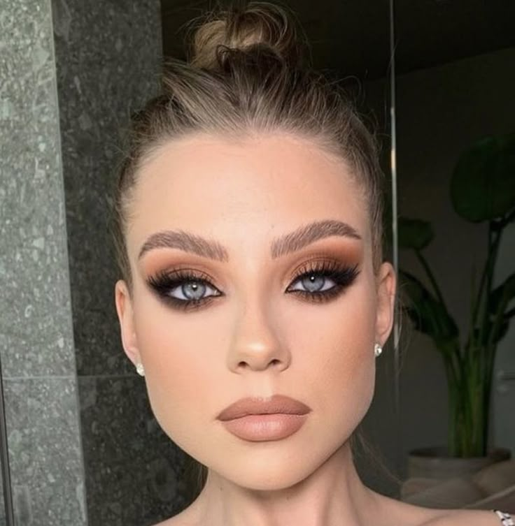 Mocha Makeup Look, Maquillaje Smokey Eyes, Machiaj Smokey Eyes, Almond Eye Makeup, Makeup Ojos, Wedding Eye Makeup, Eye Makeup Pictures, Makijaż Smokey Eye, Evening Makeup