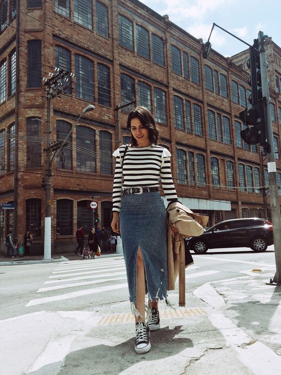 Long Denim Skirt Outfit, Silhouette Mode, Denim Skirt Trend, Jean Skirt Outfits, Long Jean Skirt, Midi Jeans, Denim Skirt Outfits, Long Skirt Outfits, Office Casual Outfit