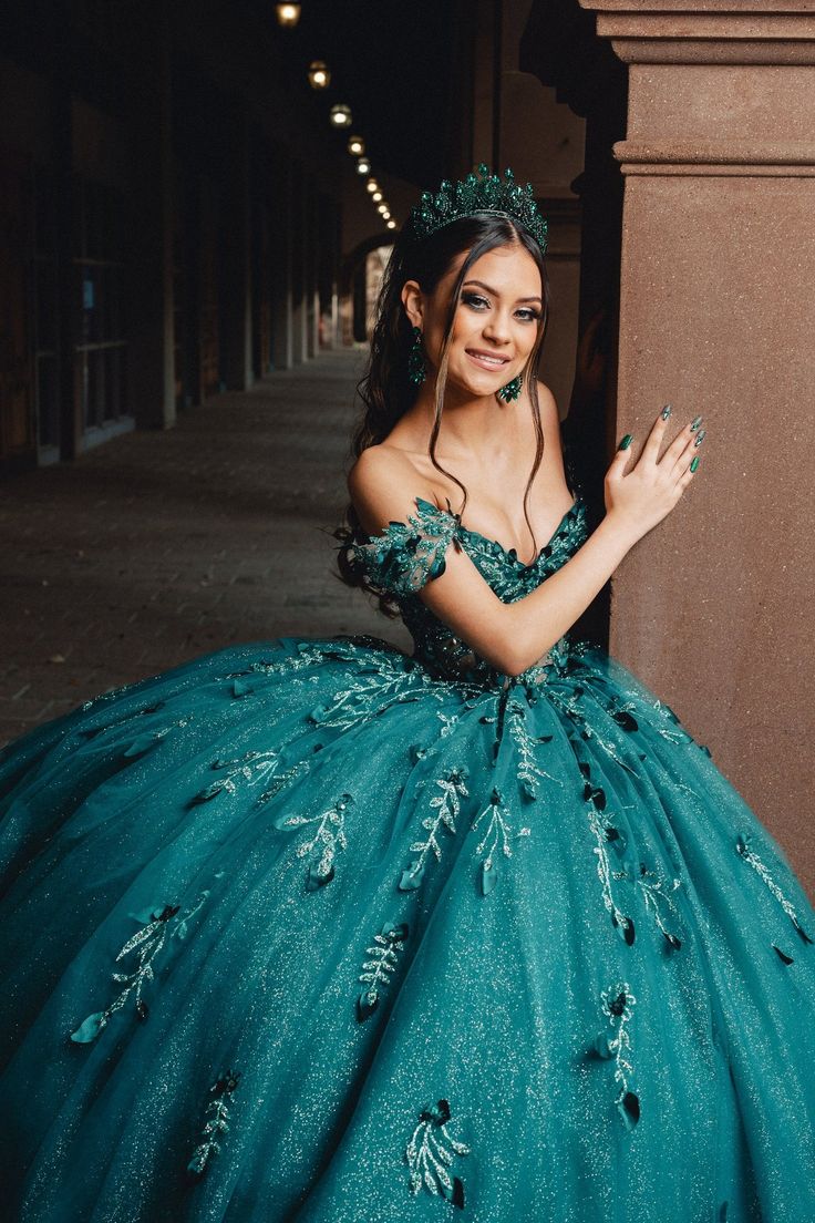 Ultimate Guide to Quinceanera Picture Locations Near You — yQuince Dallas Quinceanera Quinceañera Pictures, Quinceañera Photos, Forest Quinceanera, Quinceanera Poses, Enchanted Forest Quinceanera Theme, Quince Photos, Enchanted Forest Quinceanera, Quinceañera Photoshoot, Quinceañera Photoshoot Ideas