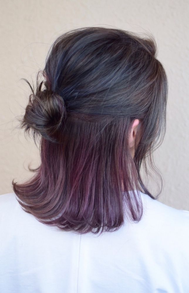 Short Hair With Purple Underneath, Subtle Colorful Hair, Hidden Hair Color Peekaboo Highlights, Fesyen Rambut Pendek, Ombre Short Hair, Hidden Hair Color, Underlights Hair, Hair Color Underneath, Peekaboo Hair